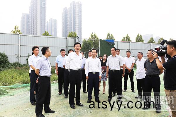 鄭州(zhou)市領導一(yi)行(xing)視詧指(zhi)導鄭鍋産業(ye)園項目(mu)