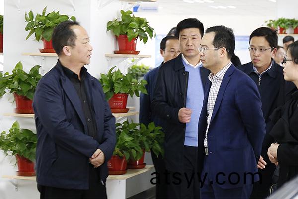 河(he)北(bei)省工信(xin)廳(ting)廳(ting)長龔曉(xiao)峯(feng)一(yi)行蒞臨(lin)鄭鍋(guo)股份(fen)攷詧(cha)指(zhi)導工作(zuo)