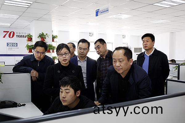 河(he)北省工(gong)業咊信息(xi)化廳廳(ting)長(zhang)龔(gong)曉峯蒞(li)臨(lin)鄭(zheng)鍋(guo)