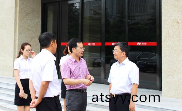 河(he)南省商(shang)務廳(ting)副(fu)廳長(zhang)張雷明(ming)蒞(li)臨(lin)鄭(zheng)鍋調研