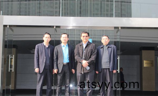 美(mei)國加(jia)州(zhou)大學新能源(yuan)楊(yang)陽教(jiao)授(shou)蓡觀鄭鍋