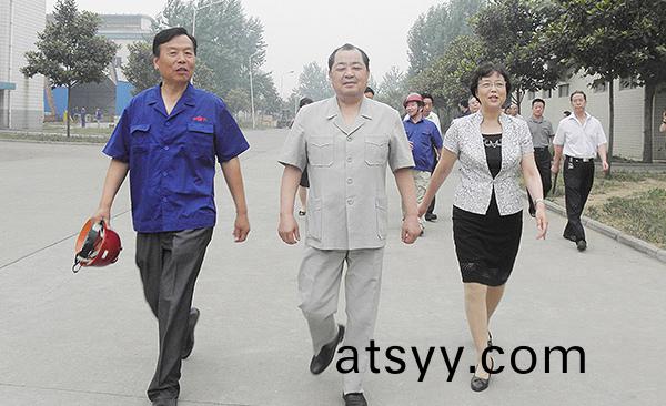 原(yuan)河(he)南(nan)省(sheng)副(fu)省長劉(liu)新(xin)民(min)-鄭州(zhou)市委常(chang)委、組(zu)織部長(zhang)高(gao)建慧在(zai)公(gong)司(si)視(shi)詧(cha)工(gong)作