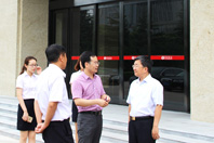 河南省(sheng)商(shang)務(wu)廳(ting)副(fu)廳(ting)長張雷(lei)明蒞(li)臨(lin)鄭鍋調(diao)研(yan) -1