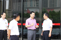 河南(nan)省(sheng)商務(wu)廳副(fu)廳(ting)長(zhang)張(zhang)雷(lei)明(ming)蒞(li)臨鄭鍋調(diao)研 -2